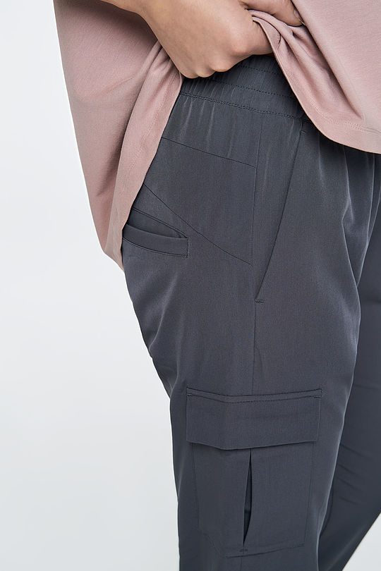 Tampraus audinio kelnės su uždėtinėmis kišenėmis 3 | PILKA/MELANŽAS | Audimas
