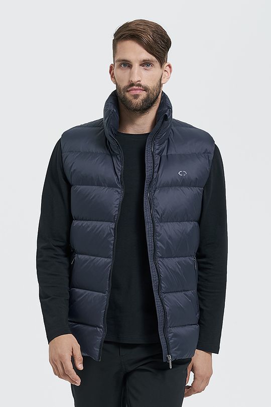 Šilta pūkinė liemenė 1 | JUODA | Audimas