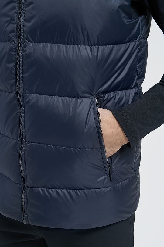 Šilta pūkinė liemenė 4 | JUODA | Audimas