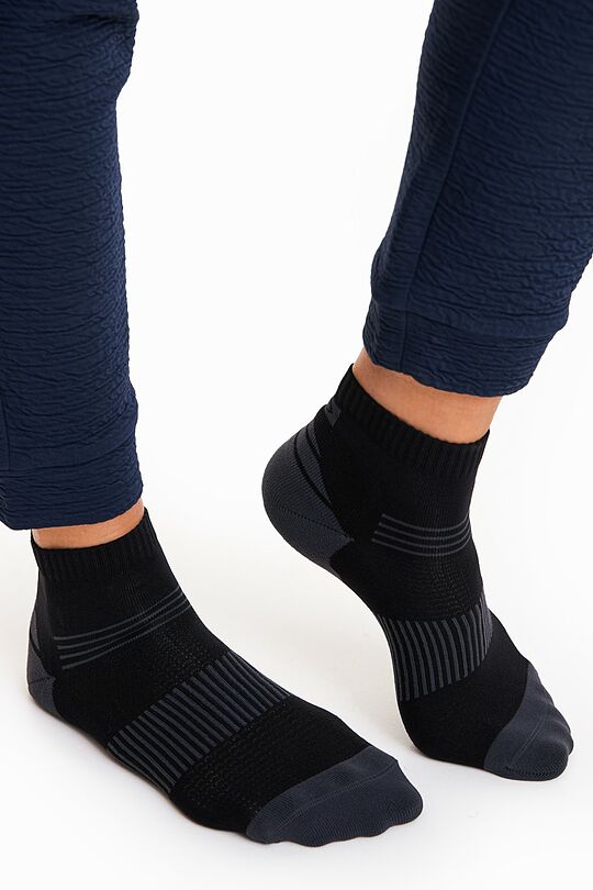 Vidutinio ilgio sportinės kojinės 2 | JUODA | Audimas