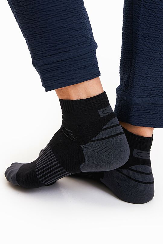 Vidutinio ilgio sportinės kojinės 4 | JUODA | Audimas