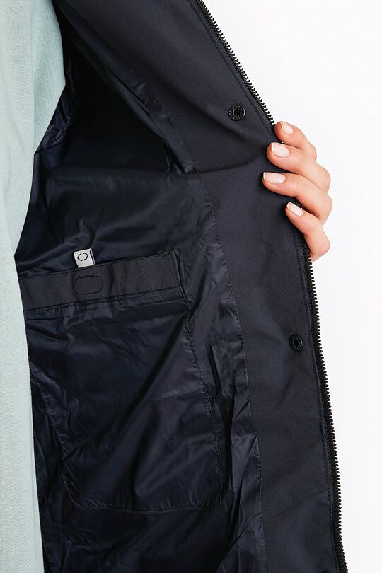 Pūkinis paltas apsaugantis nuo kritulių 7 | JUODA | Audimas