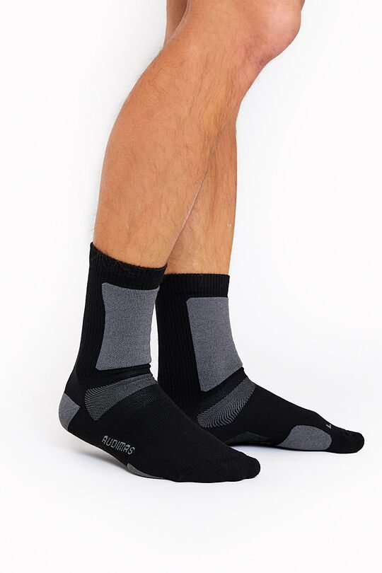 Vidutinio ilgio kojinės žygiams su merino vilna 1 | JET BLACK | Audimas