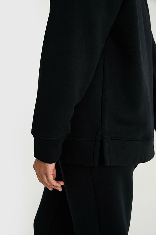 Medvilninis džemperis šiauštu vidumi 3 | JUODA | Audimas