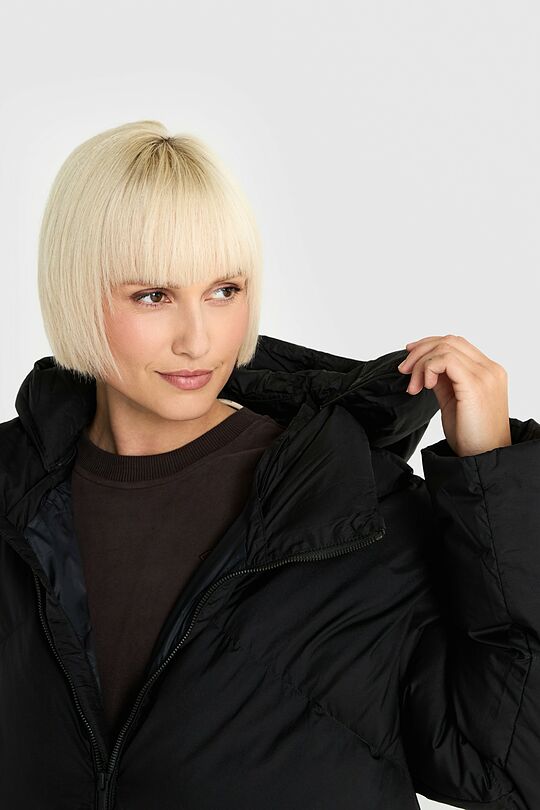 Pailginta pūkinė striukė 5 | JUODA | Audimas