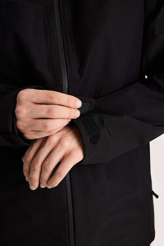 Striukė nuo vėjo ir lietaus 5 | JUODA | Audimas