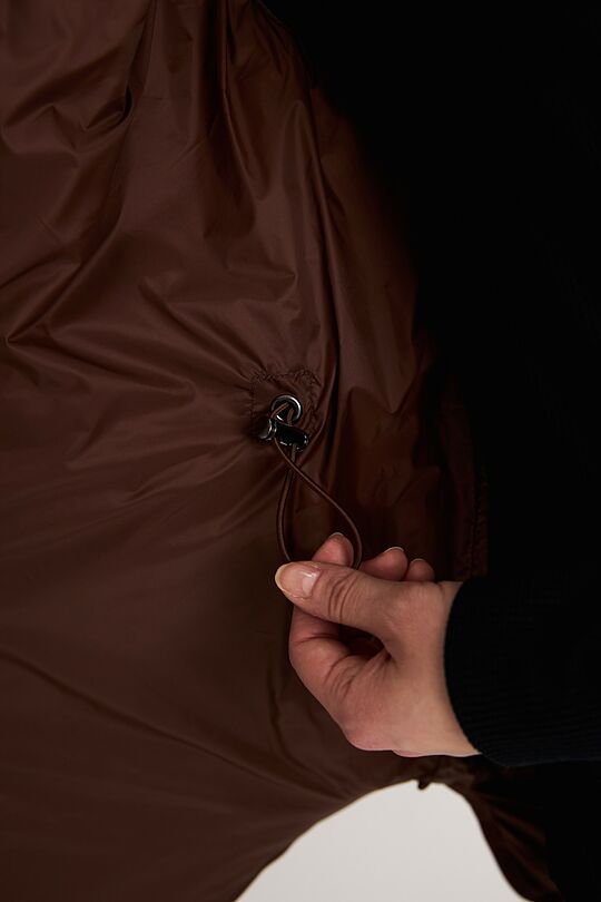 Padidinto silueto liemenė su sintetiniu pašiltinimu 6 | RUDA | Audimas