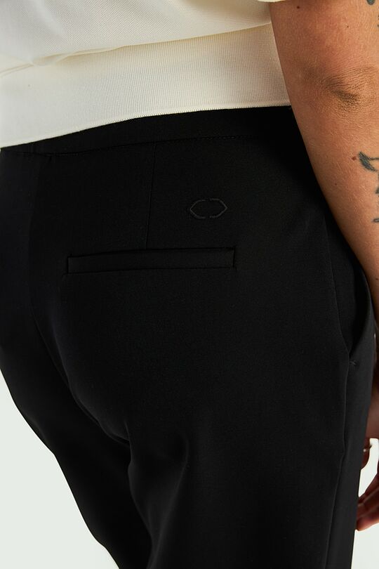 Tiesaus silueto kelnės 4 | JUODA | Audimas