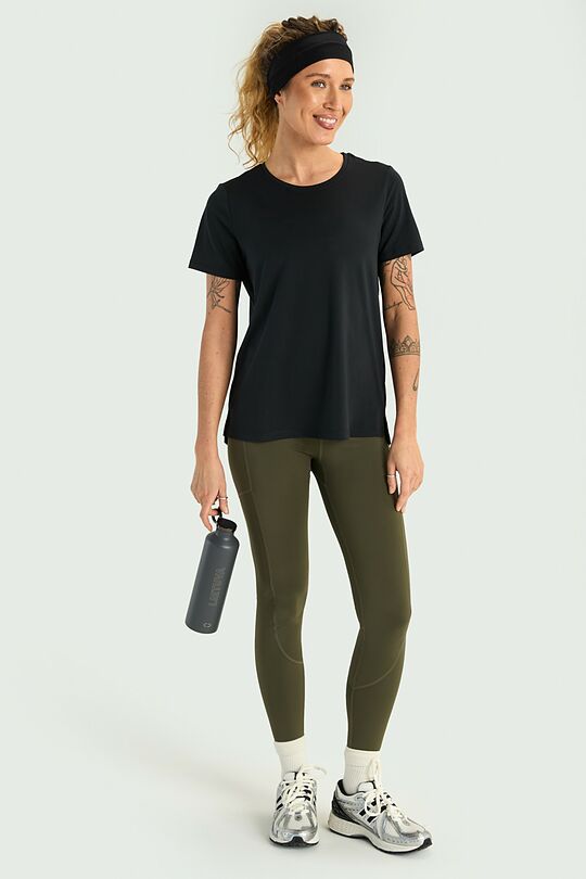 Tiesaus silueto sportiniai marškinėliai 4 | JUODA | Audimas