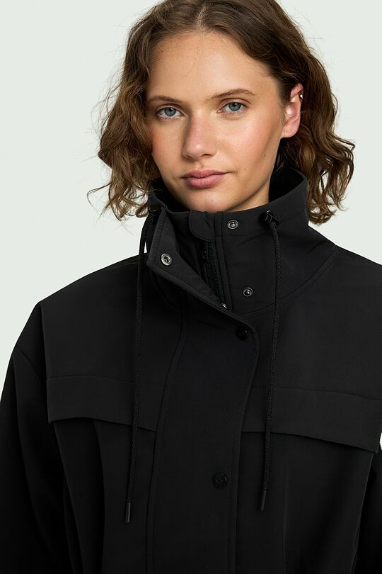 Padidinto silueto Softshell striukė 7 | JUODA | Audimas